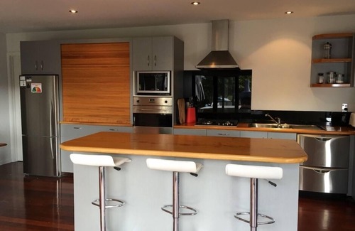 Whangamata Casa | Casa moderna en excelente ubicación