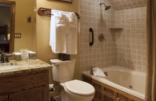 Blowing Rock Cama Y Desayuno | Bob Timberlake Inn at Chetola Resort