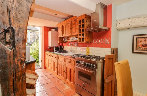 Ashford-in-the-Water Cabaña | BOBBIN COTTAGE, pet friendly, with open fire in Ashford-In-The-Water