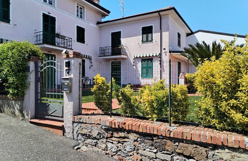 Bocca di Magra Apartamento | Bocca di Magra semi-detached house with large terrace