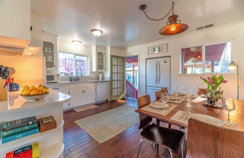 Salmon Creek Casa | BodegaBreeze~Chill Coastal Home+Studio -Bodega Bay,Walk to Beach/HotTub/WiFi