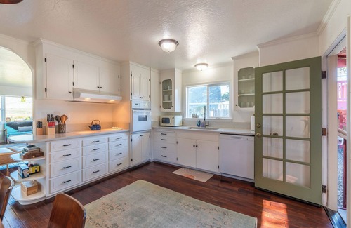 Salmon Creek Casa | BodegaBreeze~Chill Coastal Home+Studio -Bodega Bay,Walk to Beach/HotTub/WiFi