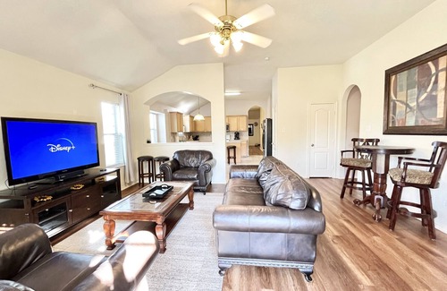 Baytown Casa | BODHI House - 4 Bedroom Home nested in a quiet community with King Bed Suite,
