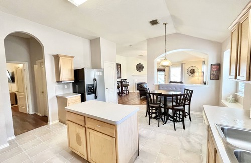 Baytown Casa | BODHI House - 4 Bedroom Home nested in a quiet community with King Bed Suite,