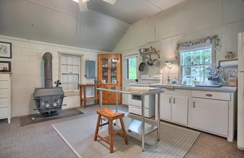 Carlisle Cabina | Bodhi's Cabin: Creekside Getaway