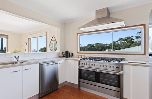 Lake Tyers Beach Casa | Bodhi's Reef - Comfortable house ideal for families and groups