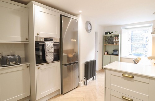 Tremadog Cabaña | BODLONDEB, pet friendly, character holiday cottage in Tremadog