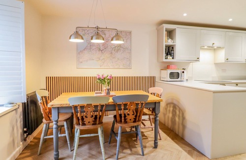Tremadog Cabaña | BODLONDEB, pet friendly, character holiday cottage in Tremadog