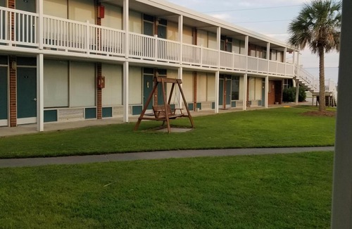 Atlantic Beach Condominio | ¡NUEVO LISTADO! Tranquil Soundview Setting Unit # 256 Estacionamiento conveniente Lanzamiento de botes