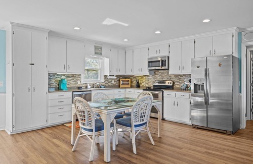 Emerald Isle Cabaña | Bogue Sound Cottage with Boat Dock