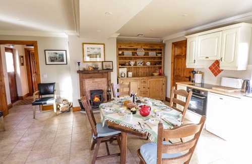 County Mayo Cabaña | BOHANS BARN, pet friendly, with open fire in Crossmolina, County Mayo