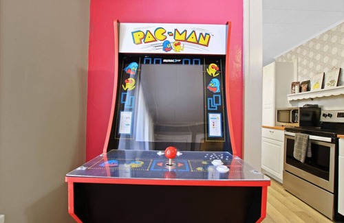 Columbia Casa | Bohemian Bungalow, Pac-Man, walk downtown!