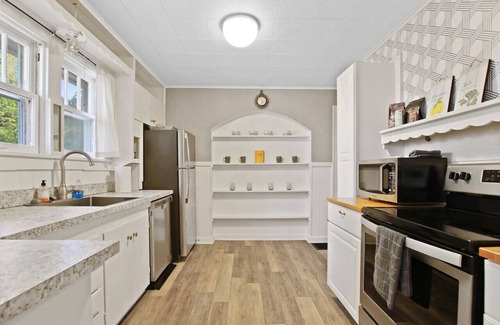Columbia Casa | Bohemian Bungalow, Pac-Man, walk downtown!