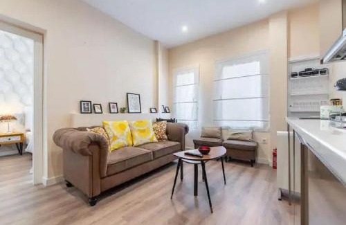 Barrio de La Latina Apartamento | Bohemian Charm in the Latina.