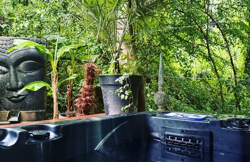 Azereix Cabina | Bohemian coconut hut