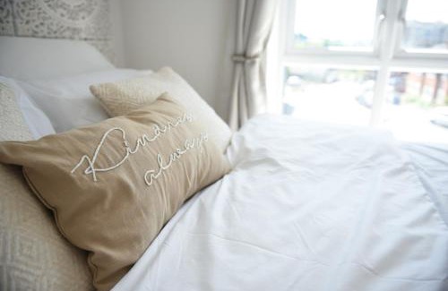 Reading City Centre Apartamento | BOHEMIAN DELUXE 2 Bed Serviced Apt & Free Parking!