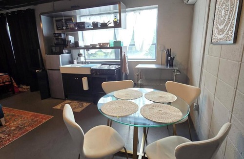 Greater Belhaven Apartamento | Bohemian Industrial Studio Apartment Near Hospitals and Colleges