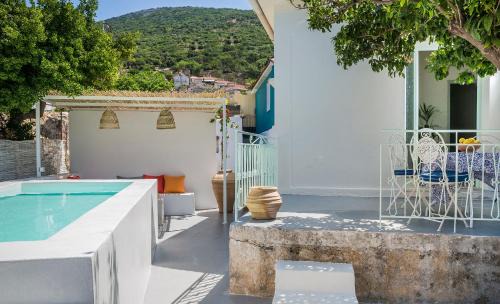 Faraklata Villa | Bohemian Nest - Cheerful 2-Bedroom Villa with pool