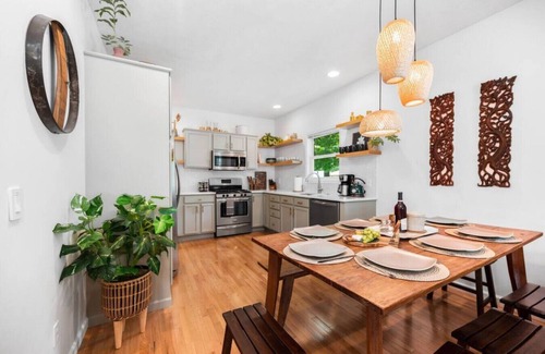 Traverse City Casa | Bohemian Retreat 4BR Home Downtown Beach Wineries