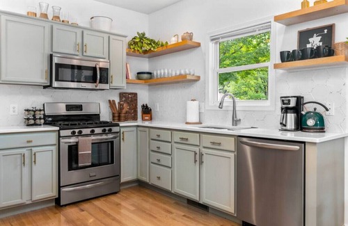 Traverse City Casa | Bohemian Retreat 4BR Home Downtown Beach Wineries