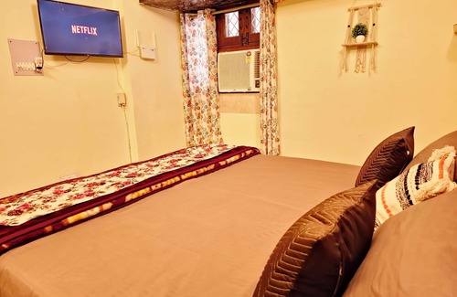 Mahipalpur Apartamento | BOHEMIAN RHAPSODY - QUEENS