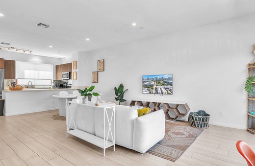 Flagler Village Casa | Boho Beach Haven in Downtown FTL 9 minutes to the beach!