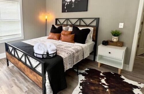 Starkville Casa | Boho Bulldog Bungalow