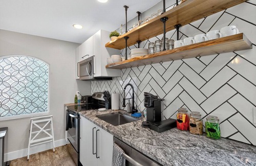 Alta Vista Casa | Boho Bungalow on Bahia Vista, 10 minutes to everything!