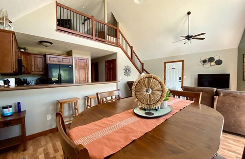 Arnolds Park Casa | BOHO Bungalow on the Pond w/ Hot Tub