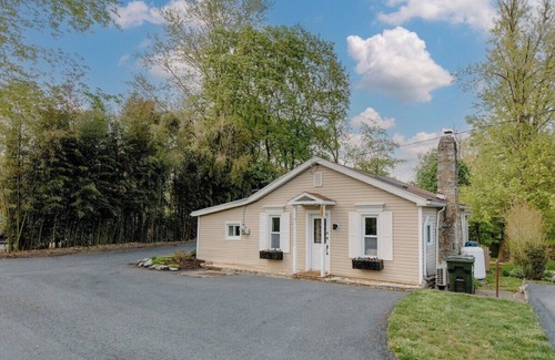 Talmage Cabaña | Boho Bungalow, Quiet Relaxing Cottage by the River