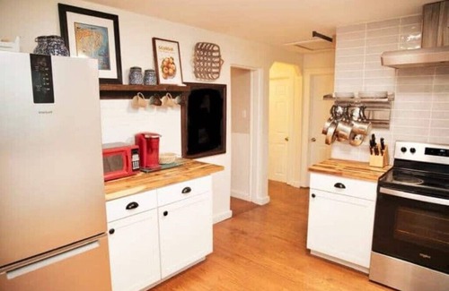 Brunswick Casa | Boho Bungalow w/Private Side Porch in Downtown Bwk