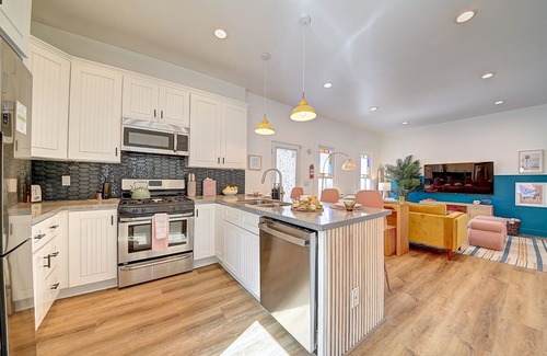 Logan Heights Casa | New Downtown Retreat: Hot tub, Fire pit, BBQ, Near Zoo & Convention Center
