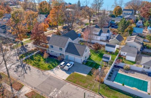 South Haven Casa | Boho Chateau - Located less than a block to Lake Michigan and Kid's Corner