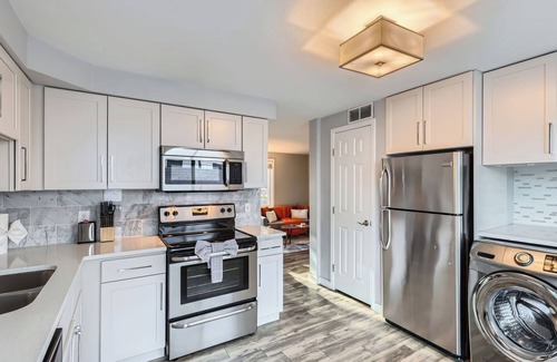 Five Points Condominio | Boho-Chic Condo in Five Points Denver with Wifi, AC & Parking!