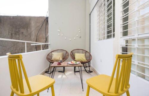 Mar Mikhael Apartamento | Boho-Chic Cozy 2BR - Apt & Balcony in Mar Mikhael