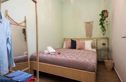 Mar Mikhael Apartamento | Boho-Chic Cozy 2BR - Apt & Balcony in Mar Mikhael