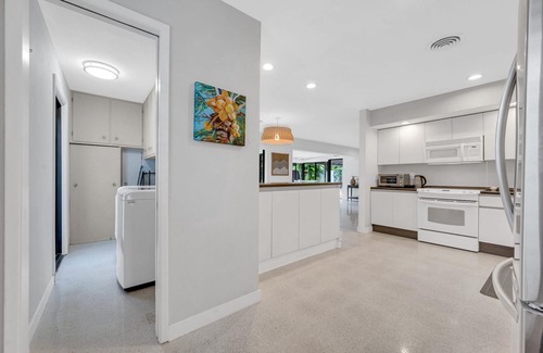 Middle River Terrace Casa | Boho Chic / Heated Pool / Walk To Beach / Escapism at its finest / Coconut Key / H0MES
