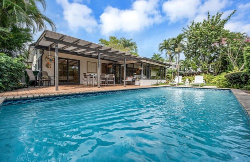 Middle River Terrace Casa | Boho Chic / Heated Pool / Walk To Beach / Escapism at its finest / Coconut Key / H0MES