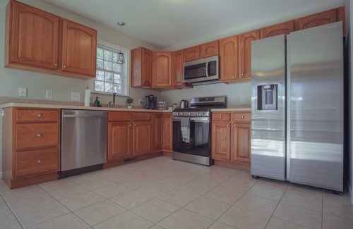 Erie Casa | Boho Chic Home- 3BR, spacious, center of Erie!