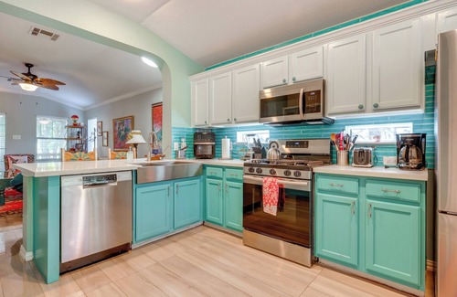 Kyle Casa | Boho-Chic Retreat w/ Yard, 22 Mi to Dtwn Austin!