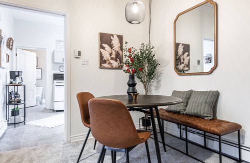 Stratford Apartamento | Boho Chic Suite: WiFi, Free onsite parking, board games, short walk to dwntown!