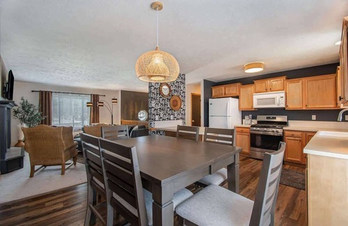 Aksarben - Elmwood Park Casa | Boho Chic Summary: En