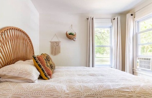 Alburg Cabaña | The Boho Alburgh Cottage on Lake Champlain