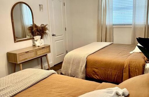 Bayshore Gardens Casa | Boho House with heated Pool and Spa