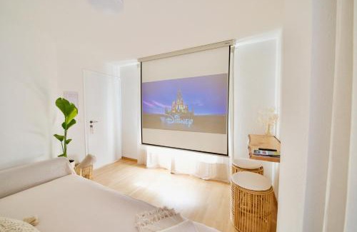 Vira Casa | Boho Lake House - Private Beach 600m from the property - Free Parking - Home Cinema Room