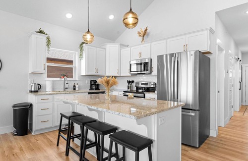 Kimberling City Cabina | Boho Lakeview Lodge Lazy River/Indoor pool/Game room/Silver Dollar City