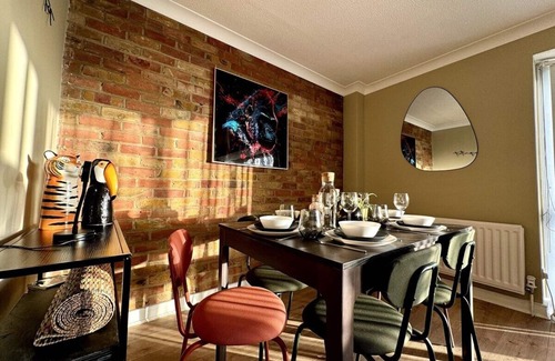 Southampton City Centre Casa | Boho Modern Entire House in Southampton