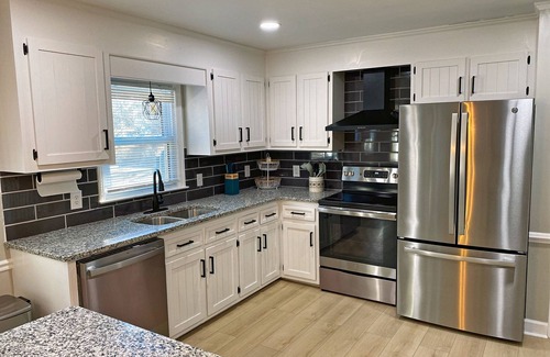 Winston - Salem Casa | Boho Modern Getaway - New, Clean