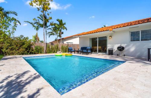 University Park Casa | Boho Style 5 BR 2,5 BT Heated Pool Fit 14