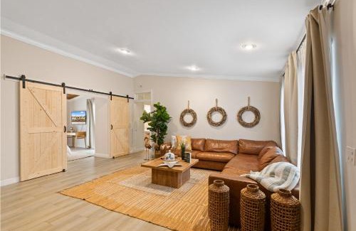 University Park Casa | Boho Style 5 BR 2,5 BT Heated Pool Fit 14